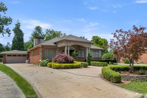6423 Rockdale Ct, Dearborn Heights, MI 48127