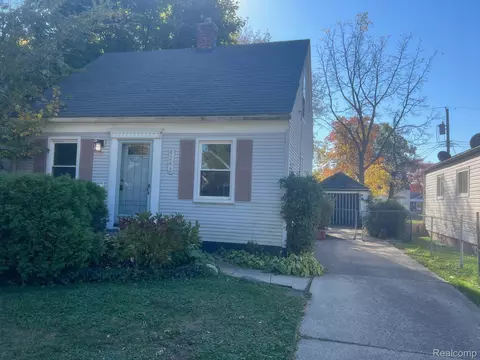 8242 Edward, Center Line, MI 48015