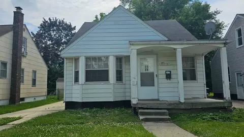 19974 Kingsville St, Harper Woods, MI 48225