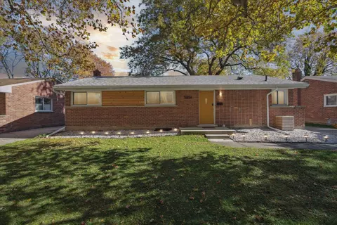 30224 Manhattan St, Saint Clair Shores, MI 48082
