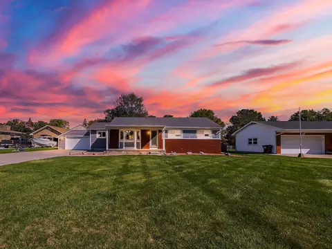 5364 Kay Dr, Monroe, MI 48161