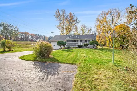 9260 Hilton Rd, Brighton, MI 48114