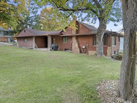 8071 Halfway Dr, Brighton, MI 48116