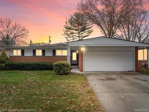 32973 Grennada St, Livonia, MI 48154