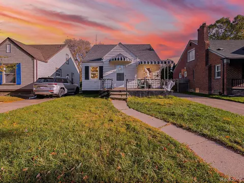 20261 Washtenaw St, Harper Woods, MI 48225