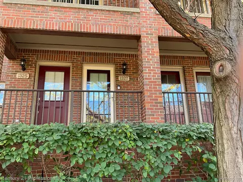 1327 S Main St 12 1 St #12, Royal Oak, MI 48067