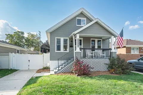 27507 Princeton St, Saint Clair Shores, MI 48081