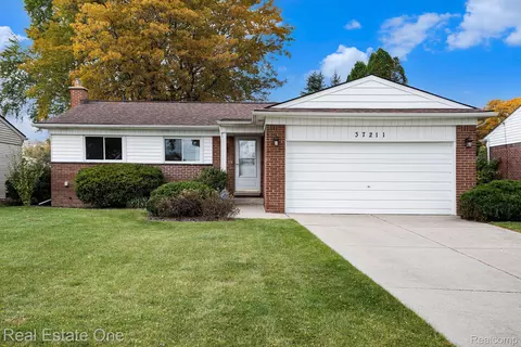 37211 Alper Dr, Sterling Heights, MI 48312