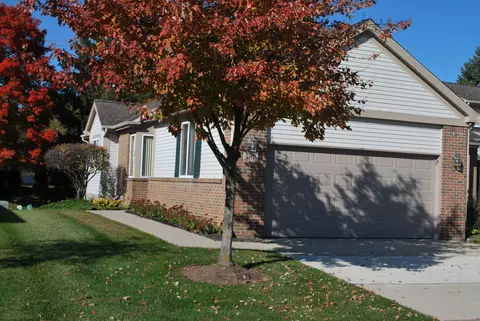 697 Ravencrest Ln #5, Westland, MI 48185
