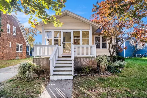 1053 W Hazelhurst St, Ferndale, MI 48220