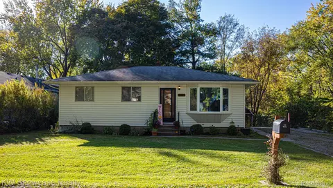 2935 Sunshine Trc Ter, Waterford, MI 48329