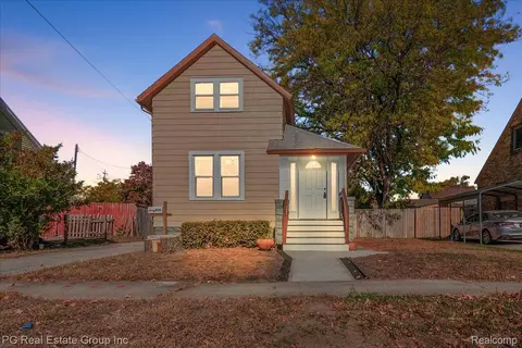 203 E Fisher St, Bay City, MI 48706