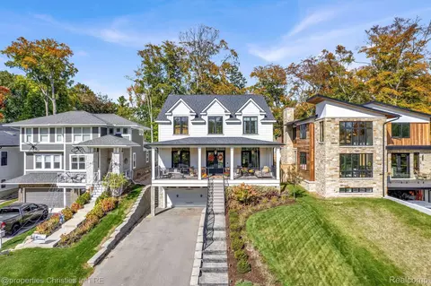2829 Vinsetta Blvd, Royal Oak, MI 48073