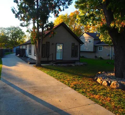 443 Marion Ave, Waterford, MI 48328