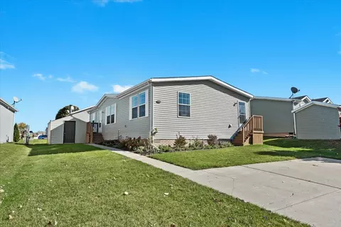 11934 Cedarbrook Dr, Green Oak, MI 48178