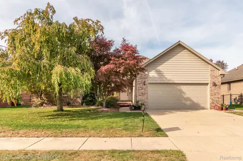 48629 Jefferson Dr, Macomb, MI 48044