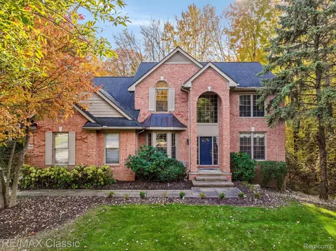 40784 Kingsley Ln, Novi, MI 48377