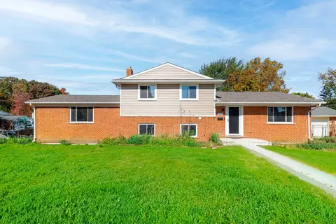 2107 Minerva St, Westland, MI 48186