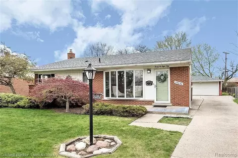 26850 Constance St, Dearborn Heights, MI 48127