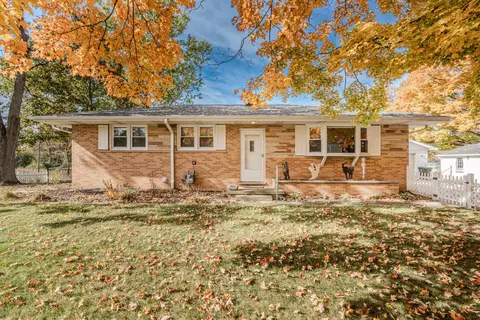 328 Wilkinson St, Chelsea, MI 48118