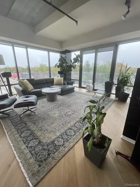 101 Curry Ave #532, Royal Oak, MI 48067