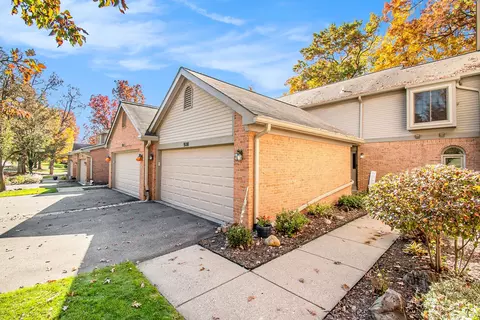 928 Woodridge Hills Dr 83 13 Dr #83, Brighton, MI 48116
