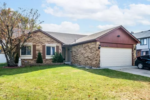 43304 Vinsetta Dr, Sterling Heights, MI 48313