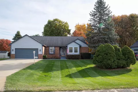 9350 Sand Pointe Dr, Northfield, MI 48189