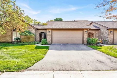 30720 Ivy Glen Crt Ct, Bingham Farms, MI 48025