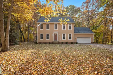 100 Mystic Crt Ct, Brandon, MI 48462
