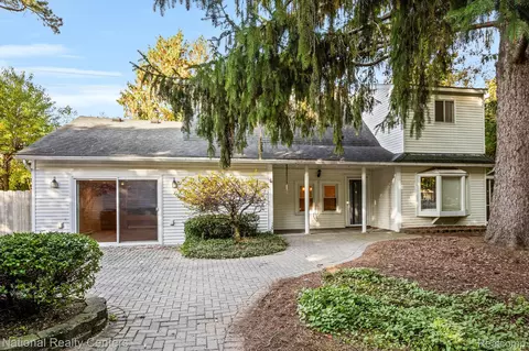 18955 Woodring, Livonia, MI 48152