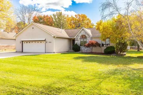7931 Stout Ave, Grosse Ile, MI 48138