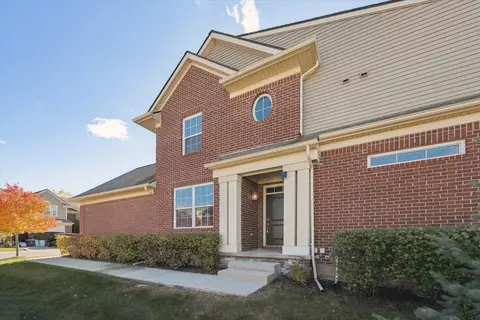 6592 Berry Creek Ln, West Bloomfield, MI 48322