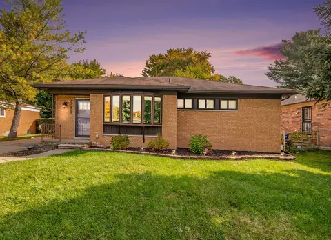31400 Richert, Fraser, MI 48026