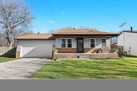 626 Glenwyth Rd, Brighton, MI 48116