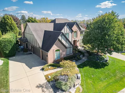 54398 Ridgeview Dr, Shelby Township, MI 48316