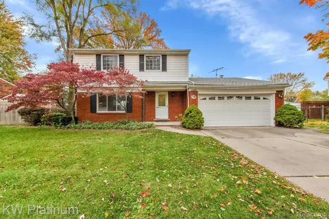 23449 King Dr, Clinton Township, MI 48035