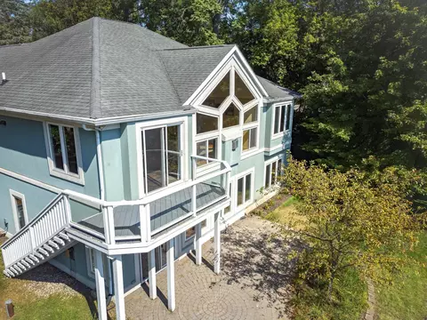 1805 Delmonte St, Commerce, MI 48390