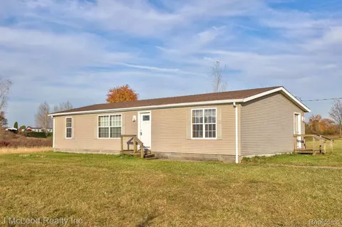 7515 Center Rd, Watertown, MI 48746