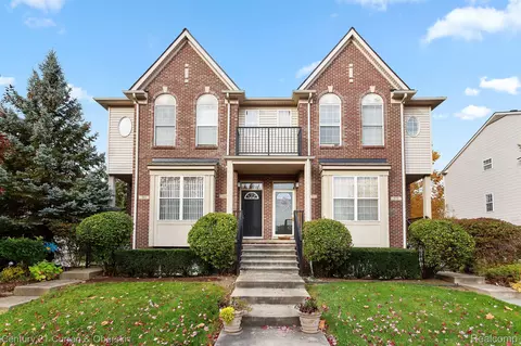 565 Summerfield Dr, Westland, MI 48185