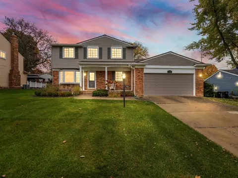 960 Dahlia Ln, Rochester Hills, MI 48307