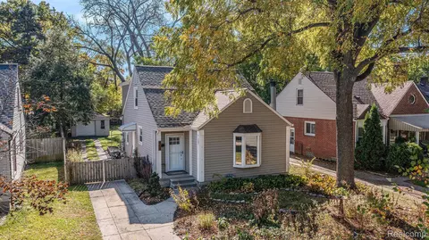 809 W Maplehurst St, Ferndale, MI 48220