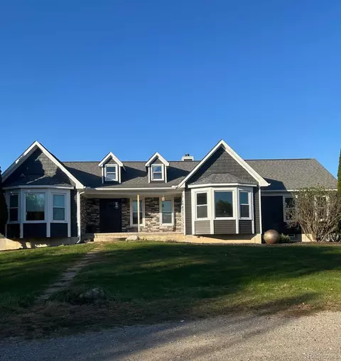 1020 Woodhaven St, Howell, MI 48855