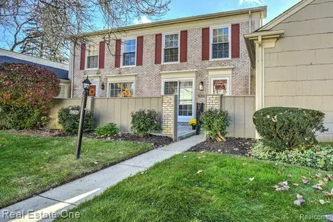 1427 Lantern Ln 35 13 Ln #35, Rochester Hills, MI 48306