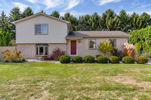 40719 Ray Dr, Clinton Township, MI 48038