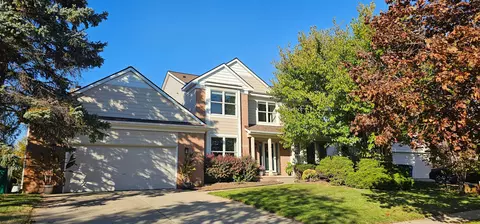 1860 Ayrshire Dr, Commerce, MI 48390