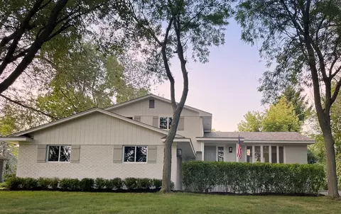 6050 Upper Straits Blvd, West Bloomfield, MI 48324