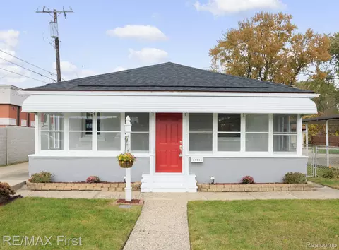 21515 Finlan St, Saint Clair Shores, MI 48080