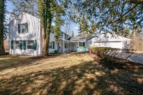 27075 Pebblebrook St, Southfield, MI 48034