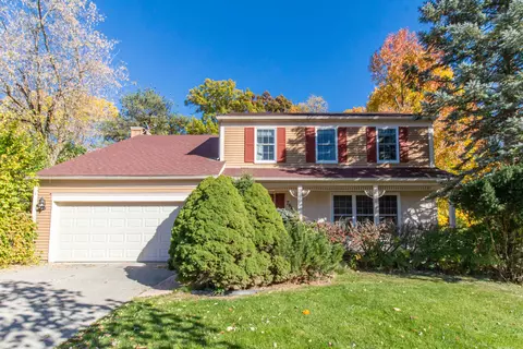 784 Whitney Dr, Rochester Hills, MI 48307